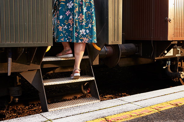 Access to the carriage by steps.